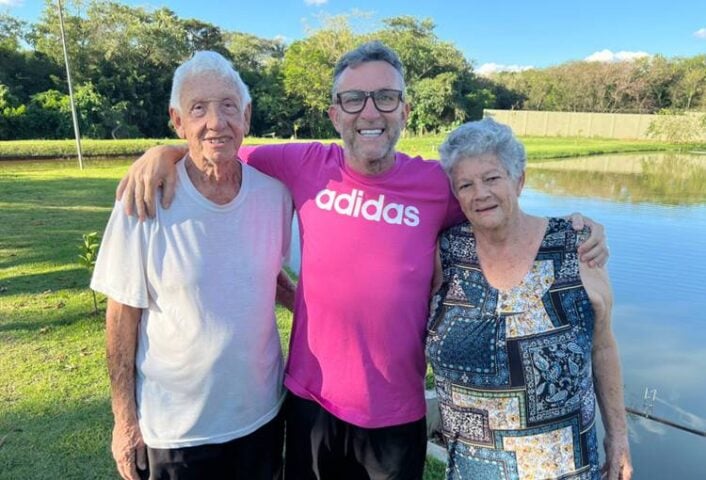 Neto com os pais, José Carlos e Maria Aparecida