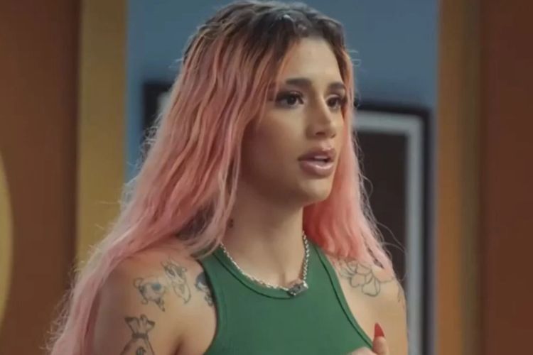 Azzy, atriz de 'Vai na Fé'