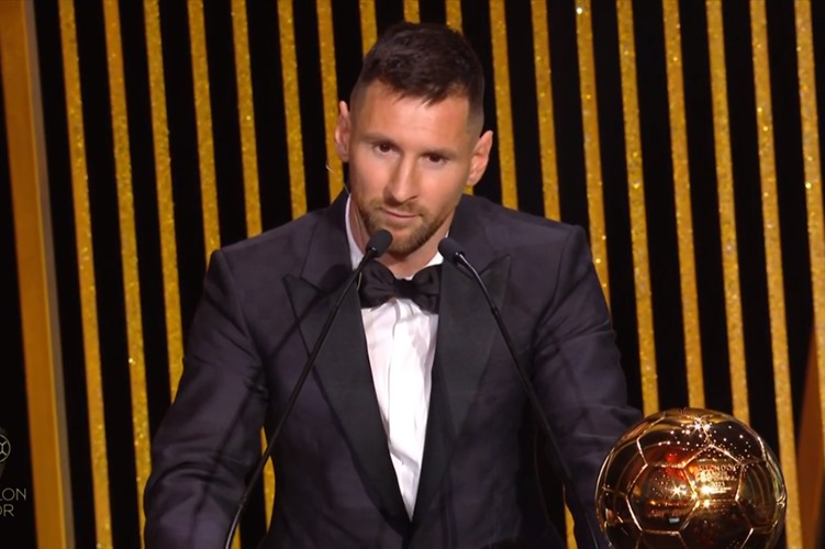 Messi Ganha Bola De Ouro Pela Oitava Vez E Celebra Feito Histórico ...