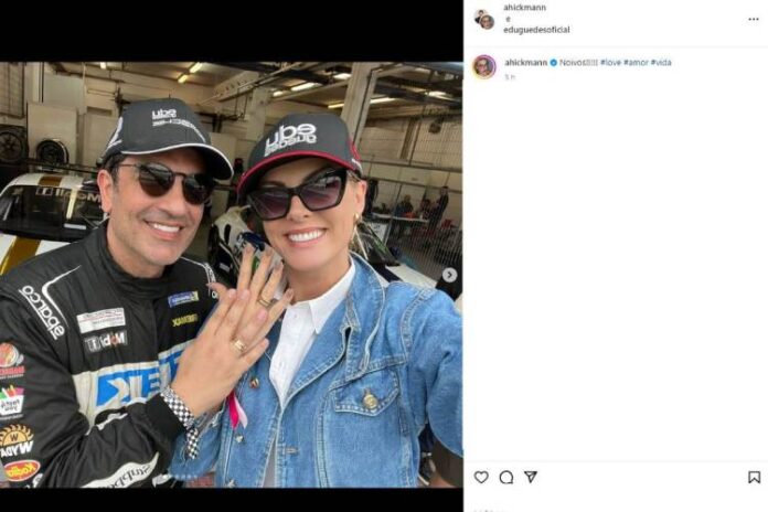 Ana Hickmann e Edu Guedes mostrando as alianças de noivado (Reprodução: Instagram)