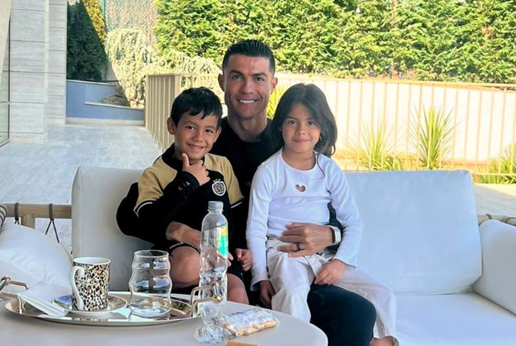 Cristiano Ronaldo celebra aniversário dos gêmeos, Eva e Mateo: 