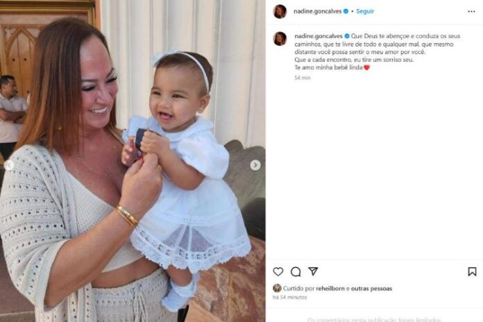 Nadine Gonçalves se derretendo pela Mavie (Reprodução: Instagram)