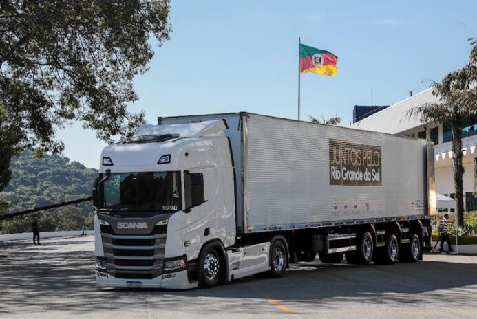 SBT envia caminhões com doações ao RS - Foto: Rogerio Pallatta