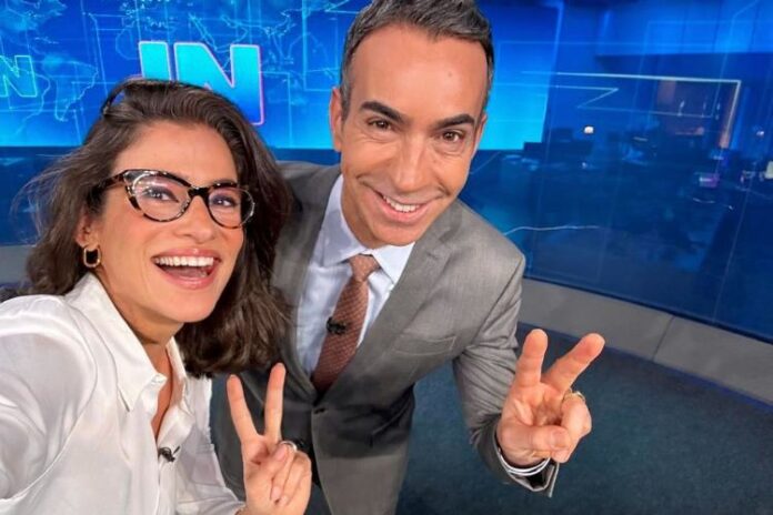 César Tralli e Renata Vasconcellos nos bastidores antes de começar o JN (Repordução: Instagram)