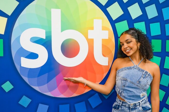 Laura Castro assina com o SBT