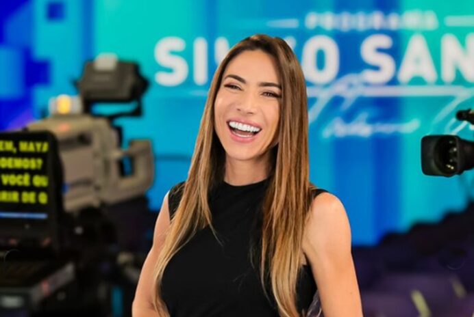 Patrícia Abravanel comanda o Programa Silvio Santos