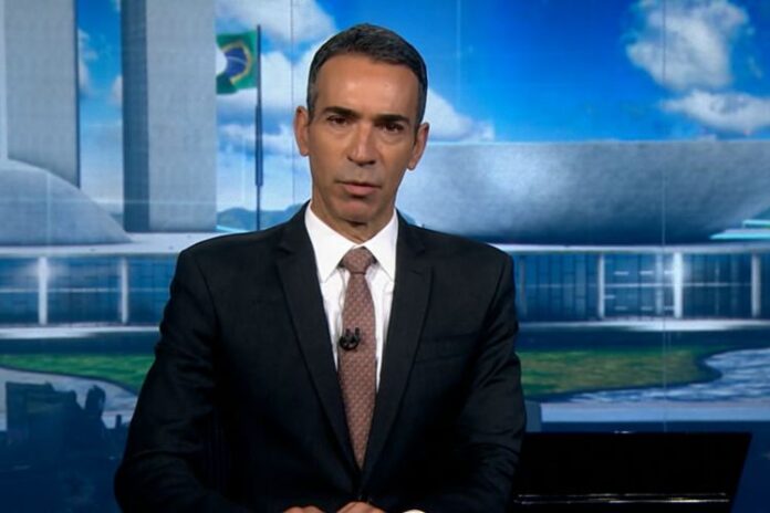 César Tralli comandando o Jornal Nacional (Reprodução: TV Globo)