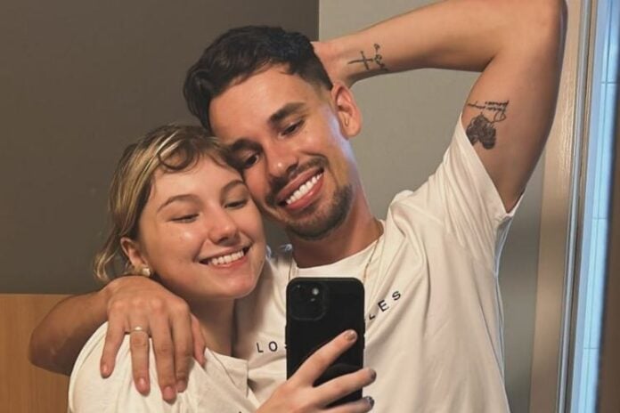 Isabel Veloso e o marido Lucas Borbas usaram as redes para fazer a revelação (Reprodução: Instagram)