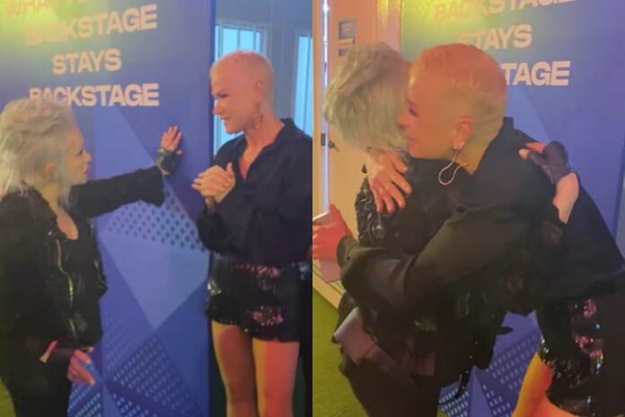 Xuxa Meneghel e Cyndi Lauper se encontrando após o pedido da apresentadora brasileira (Reprodução: Instagram)