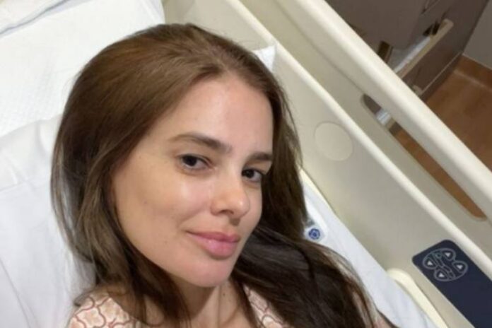 Apresentadora Vera Viel, esposa de Rodrigo Faro, no hospital. (Reprodução: Instagram)