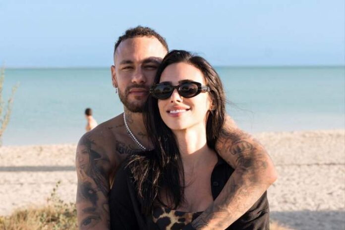 Bruna Biancardi e Neymar na praia (Reprodução: Instagram)