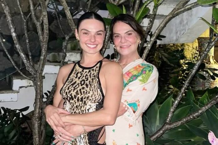 Isis Valverde e Rosalba Nable  - Foto: Reprodução/Instagram