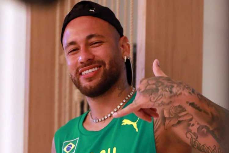 Apaixonados! Neymar surge em momento fofo com Bruna Biancardi após passagem pelo Brasil