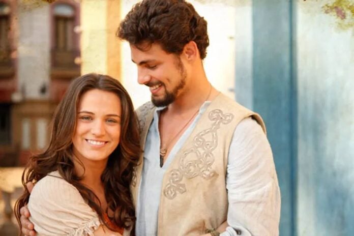 Açucena (Bianca Bin) e Jesuíno (Cauã Reymond) em Cordel Encantado - Foto: Globo