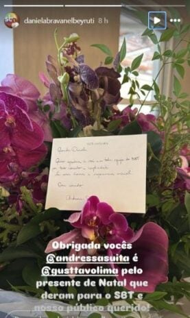 Daniela Beyruti mostrando o presente que ganhou da Andressa Suíta (Reprodução: Instagram)