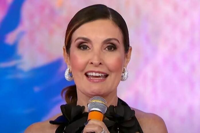 A apresentadora Fátima Bernardes no palco do Teleton (Reprodução: SBT)