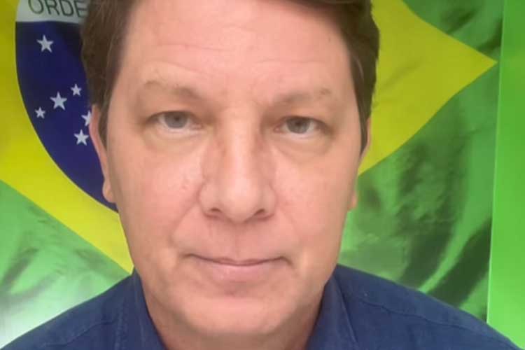 Ex-ator e deputado federal Mario Frias é internado em Brasília