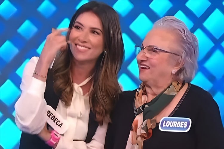 Rebeca Abravanel quebra protocolo e ajuda idosa no Roda a Roda: “Que lindo”