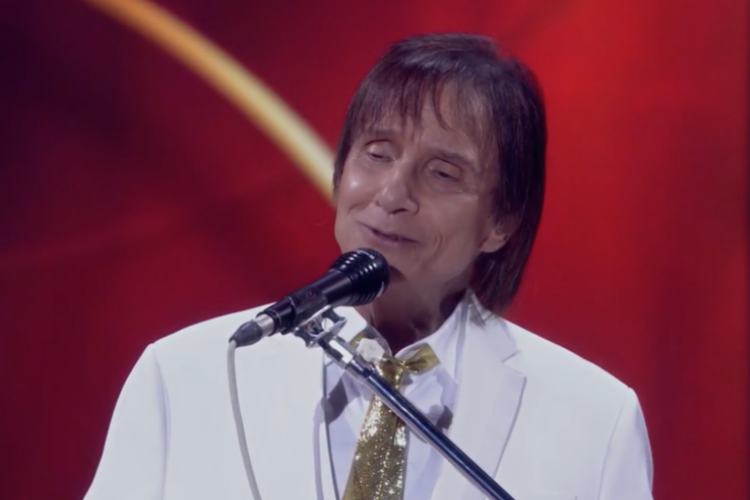 Show de 50 anos do Roberto Carlos na TV Globo promete surpresas, diz colunista