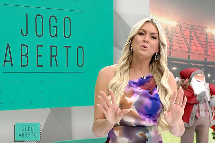 Renata Fan, apresentadora do Jogo Aberto (Reprodução: Band TV)