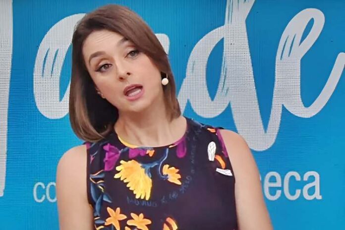 Cátia Fonseca é a apresentadora oficial do vespertino (Reprodução: Band TV)