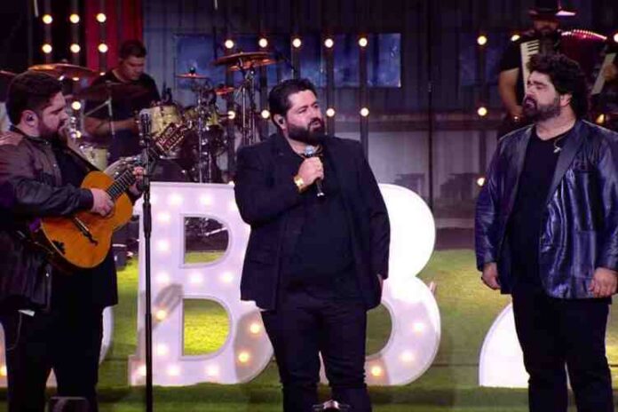 César Menotti e Fabiano com o irmão Fábio Lacerda no BBB25 (Foto: Globo)