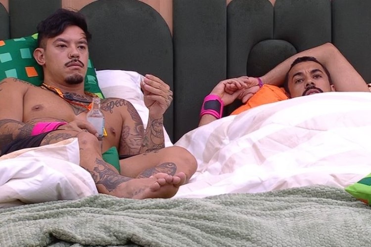 Gabriel e Mike durante o BBB25