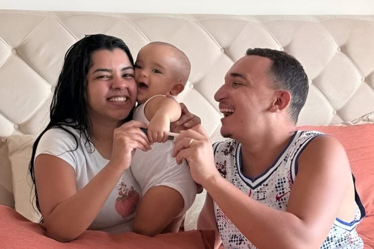 João Gomes, Ary Mirelle e Jorge, primeiro filho do casal (Reprodução: Instagram)