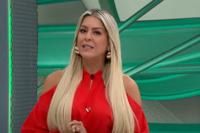 Renata Fan, apresentadora do Jogo Aberto (Reprodução: Band TV)