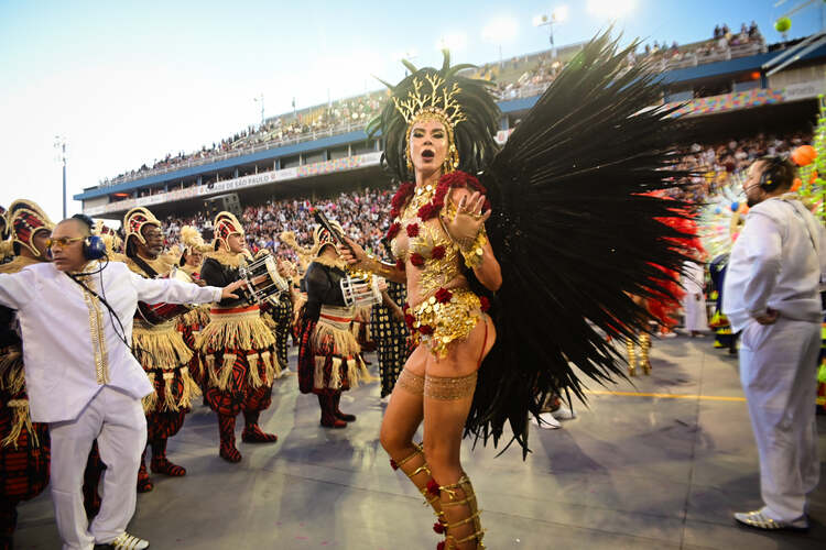 Luciana Gimenez na Vai-Vai