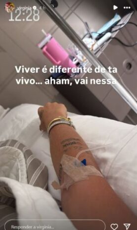 Virginia Fonseca compartilhando o momento em que recebe medicamento na veia (Reprodução: Instagram)