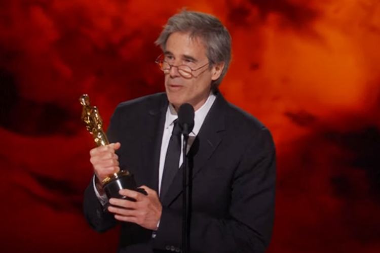 Walter Salles, diretor de Ainda Estou Aqui recebe o Oscar de Melhor Filme Internacional - Foto: TV Globo