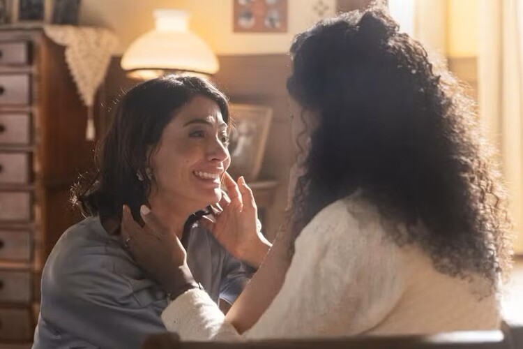 Clarice (Carol Castro) e Beatriz (Duda Santos) em Garota do Momento