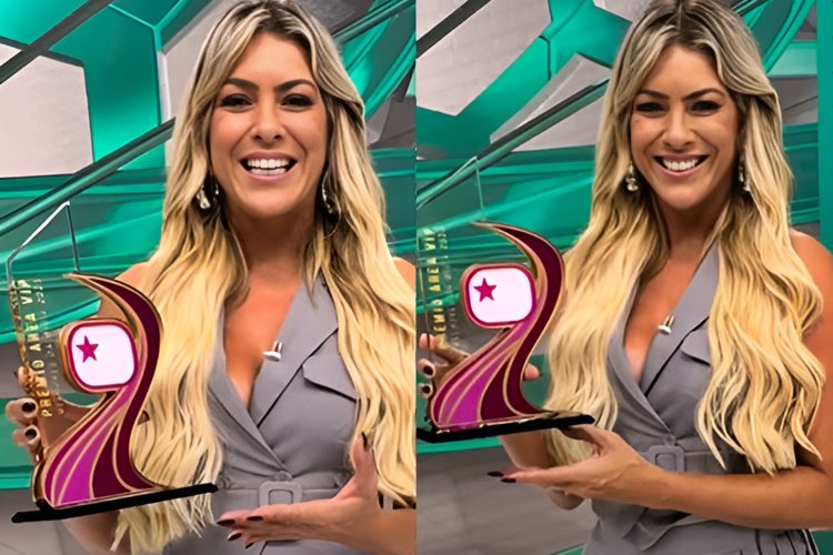 Renata Fan com o Prêmio Área VIP