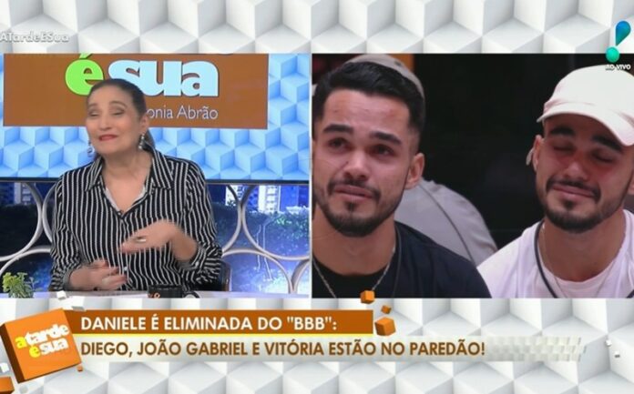Sonia Abrão fazendo o comentário ao vivo (Reprodução: RedeTV!)