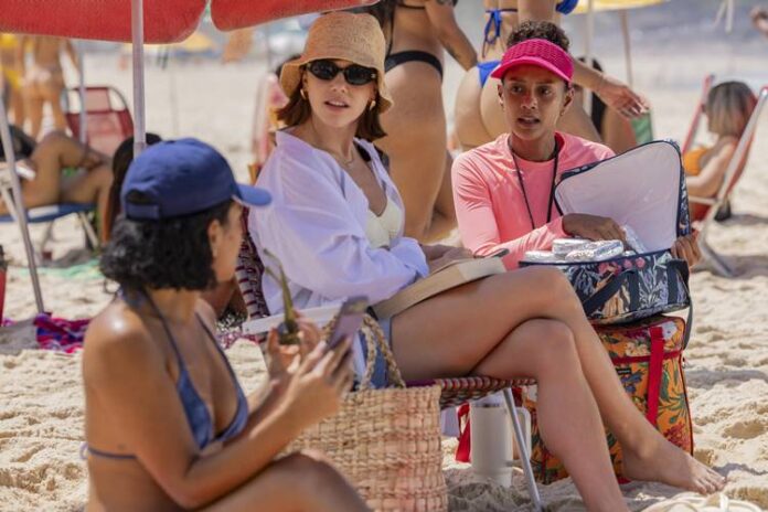 Vale Tudo - Raquel vende sanduíches na praia